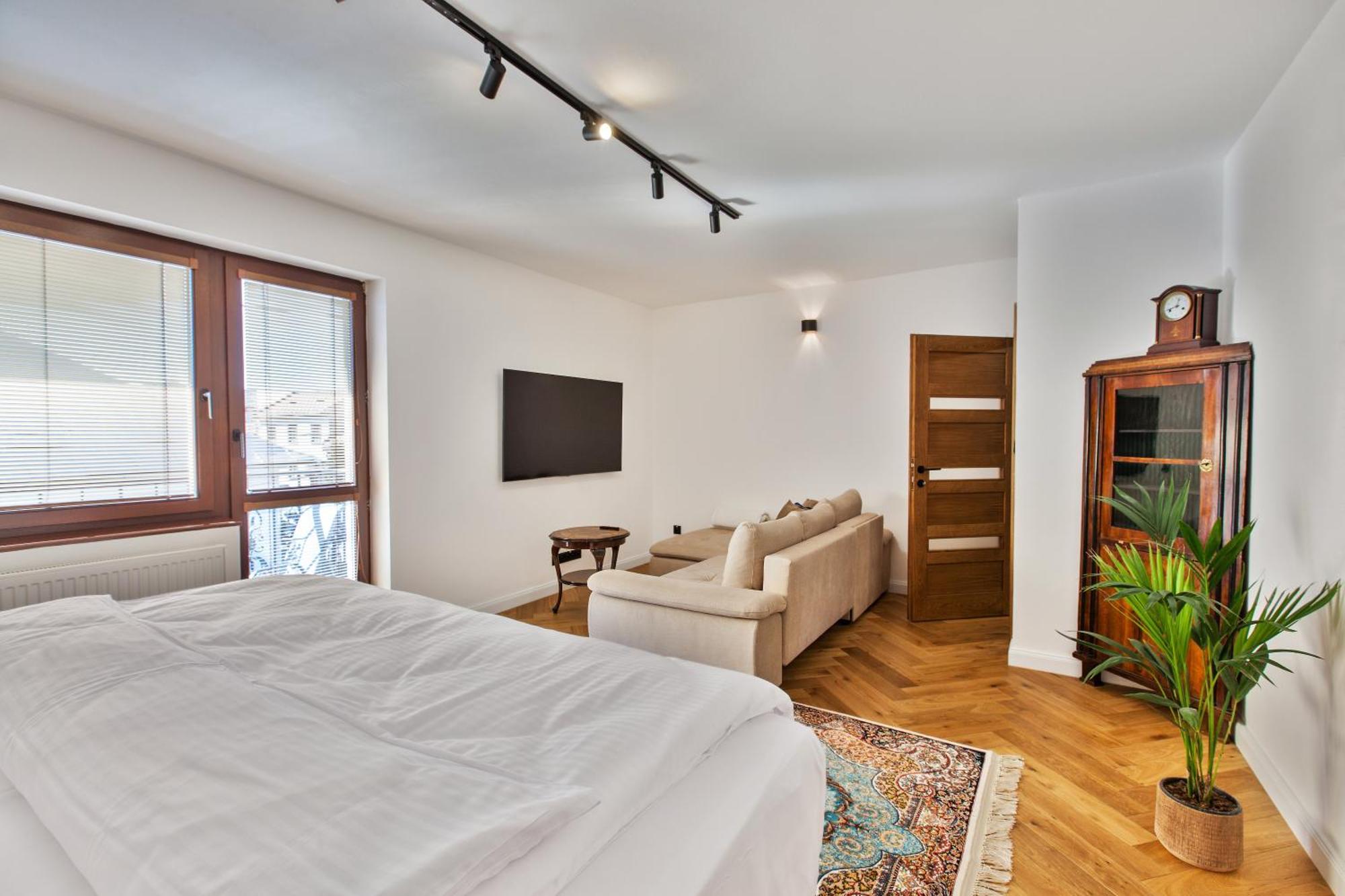 Апартаменти Brezno Central Apartments Брезно