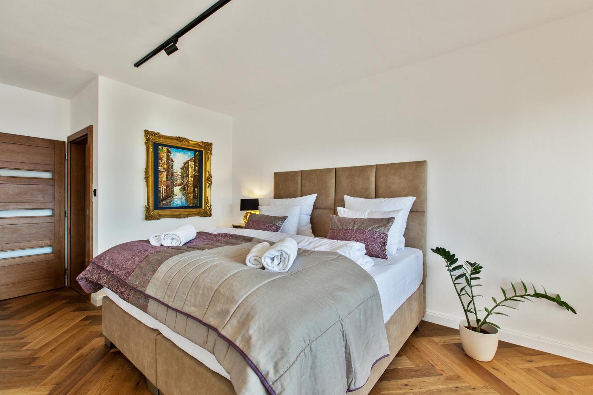 Апартаменти Brezno Central Apartments Брезно