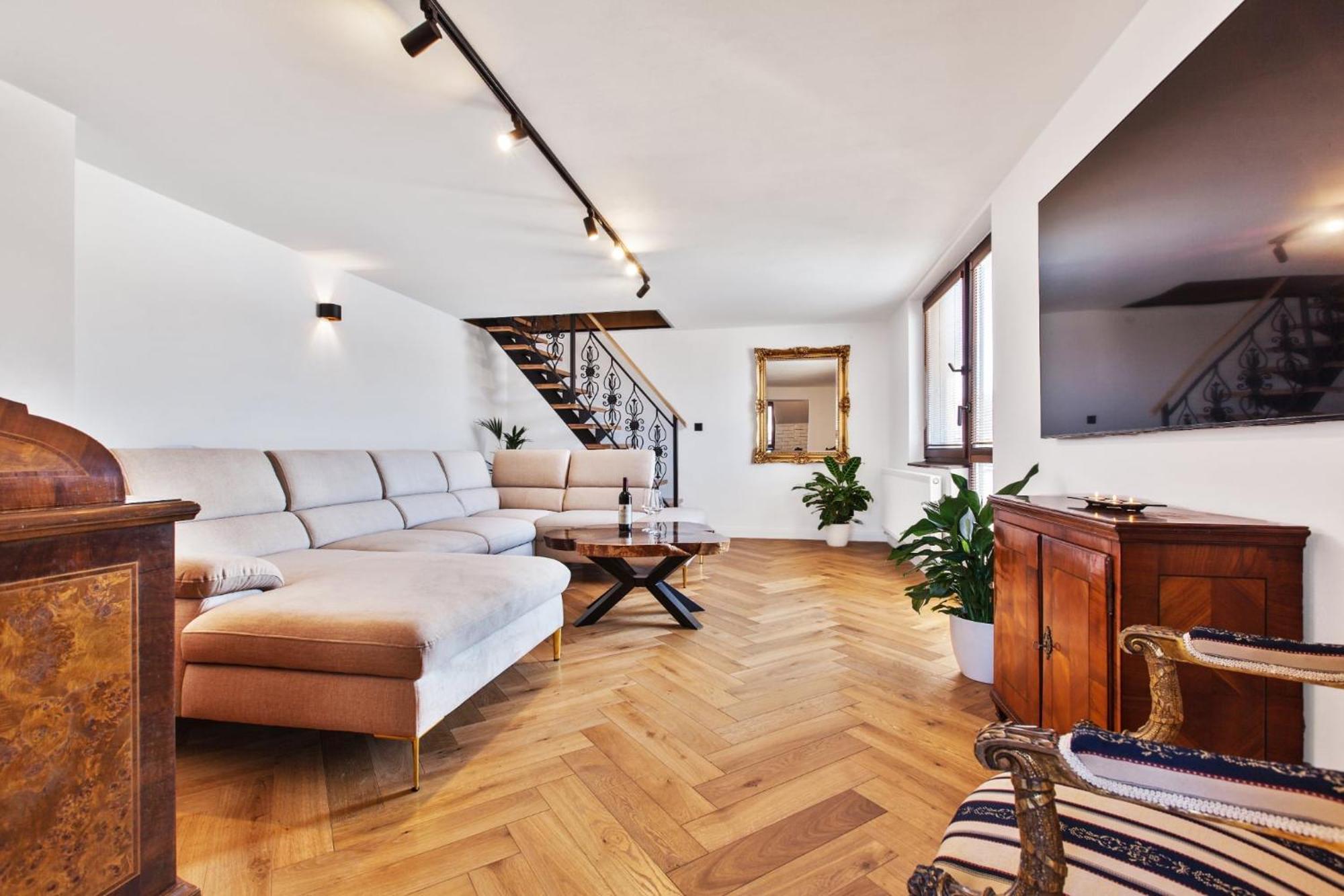 Brezno Central Apartments Брезно