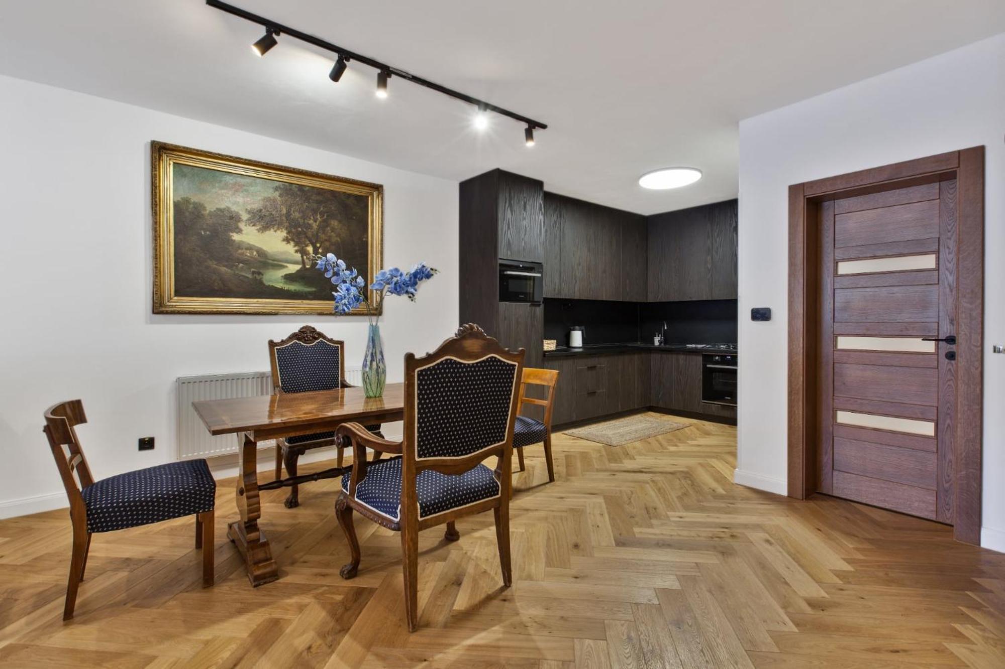 Апартаменти Brezno Central Apartments Брезно